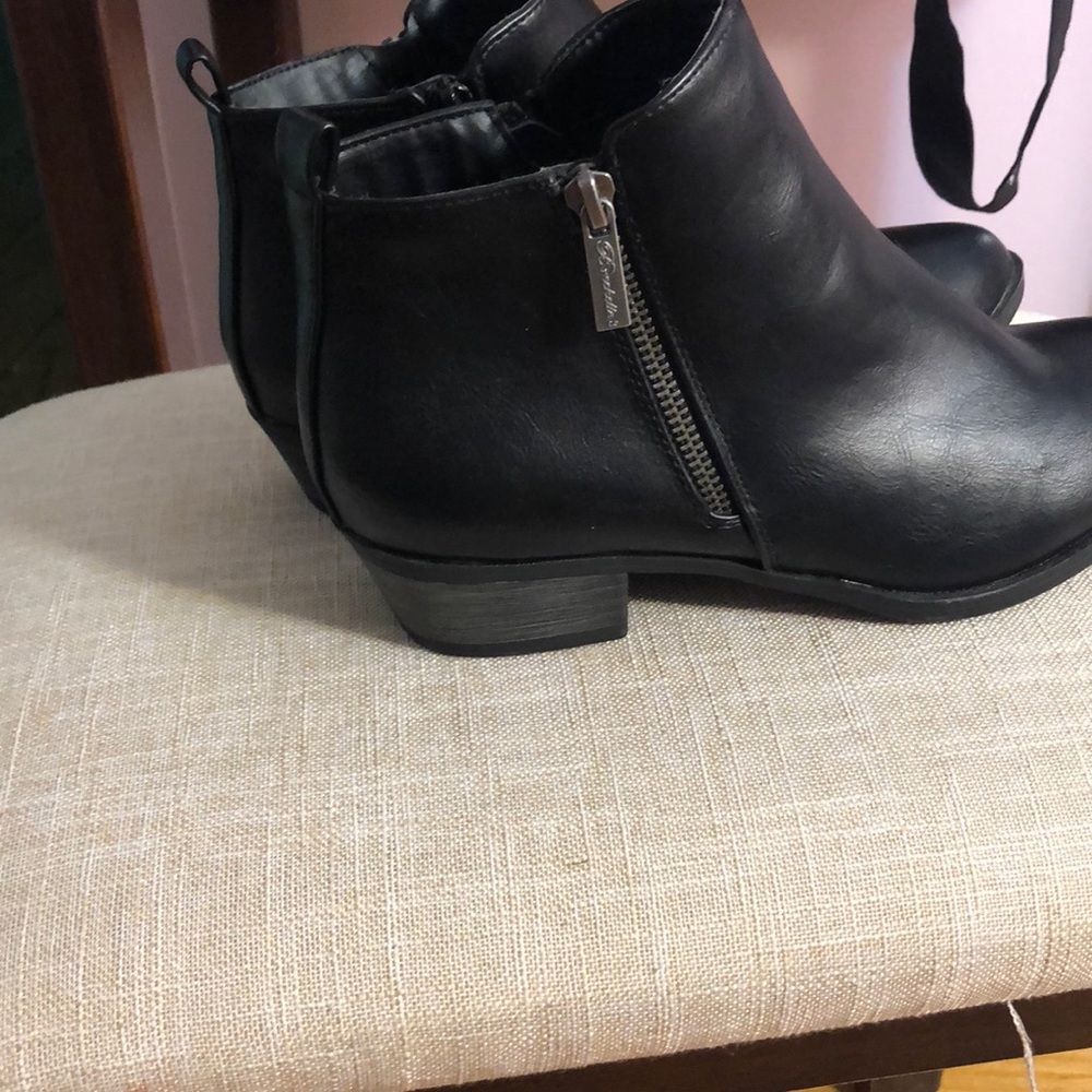 Boots - Picture 3 of 4